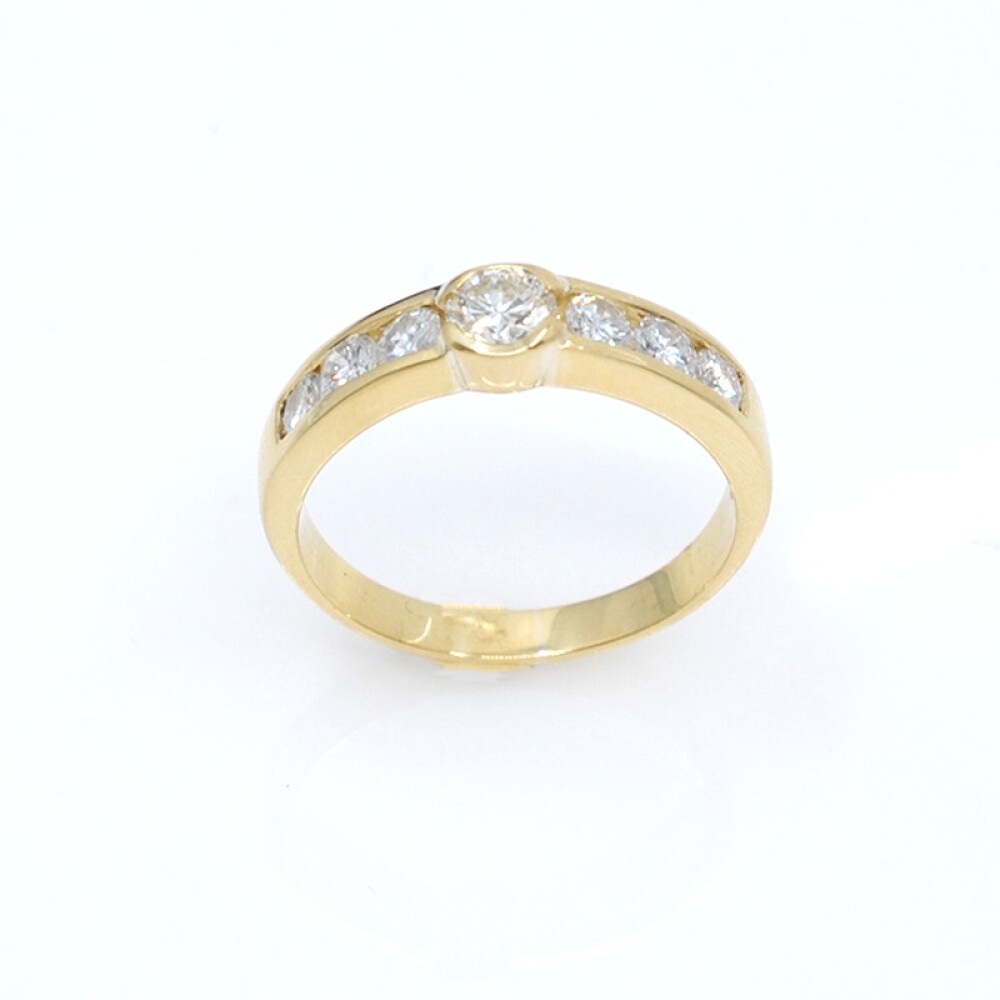 Anillo en oro 18k amarillo y brillantes Anillo en oro 18k amarillo y brillantes
