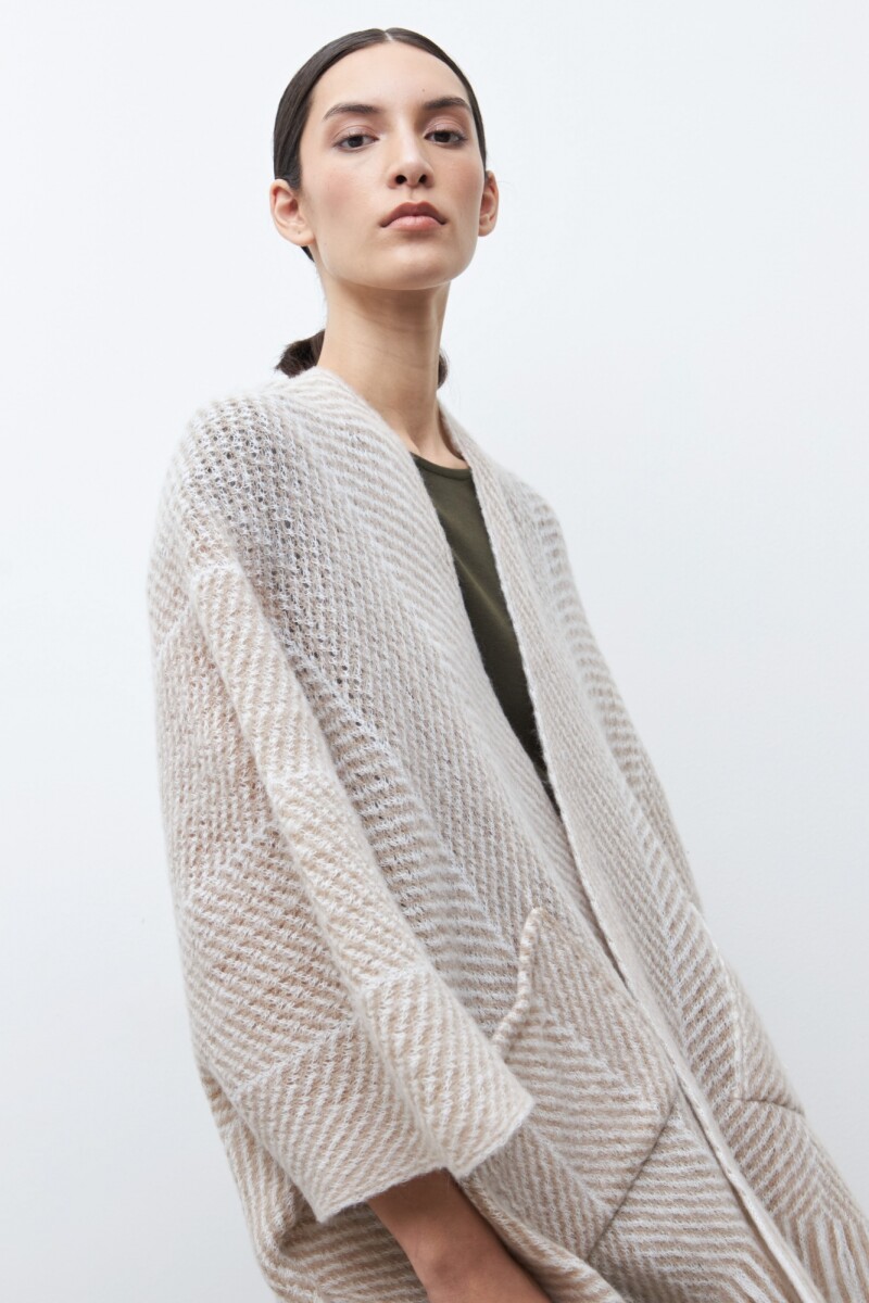 Ruana con bolsillos beige