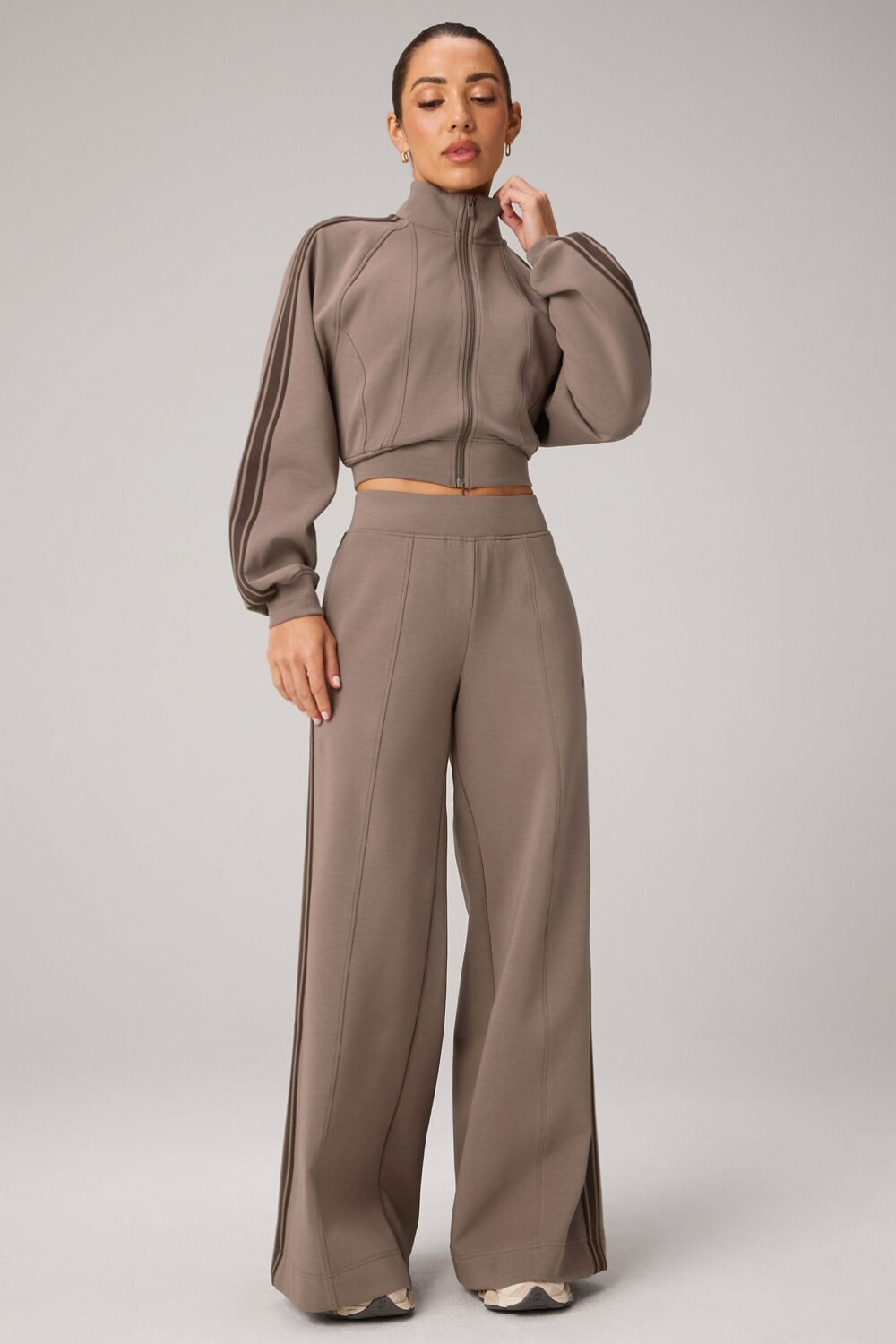 Casaca Elevated Track Jacket Mujer Desert Shadows/Dark Sienna
