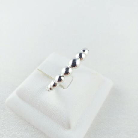 Anillo de plata 925, cuentas unidas, la mas ancha tiene de diámetro 4 mm. Anillo de plata 925, cuentas unidas, la mas ancha tiene de diámetro 4 mm.