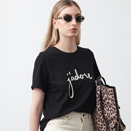REMERA ADORE Negro