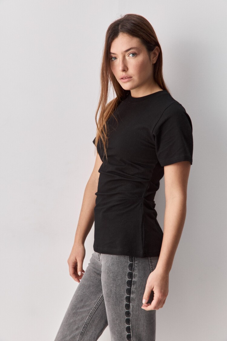 REMERA SUMATRA Negro