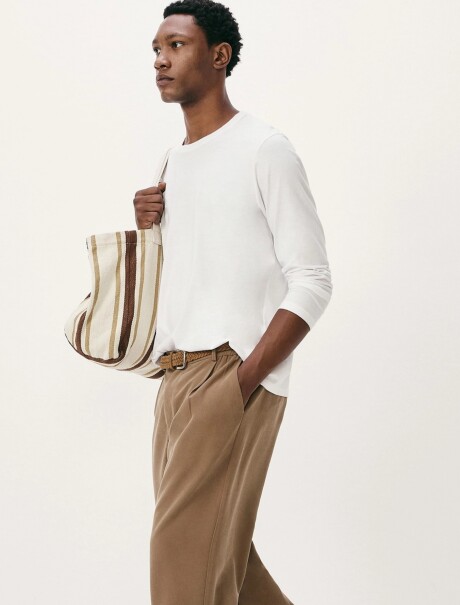 CAMISETA UNISSEX ESCOTE A LA BASE BLANCO