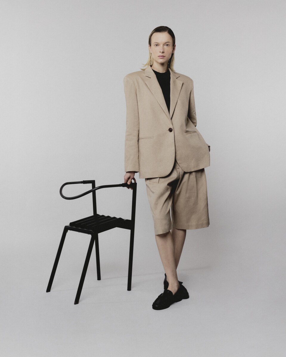 0008 BLAZER AZUL CON LÍNEAS 