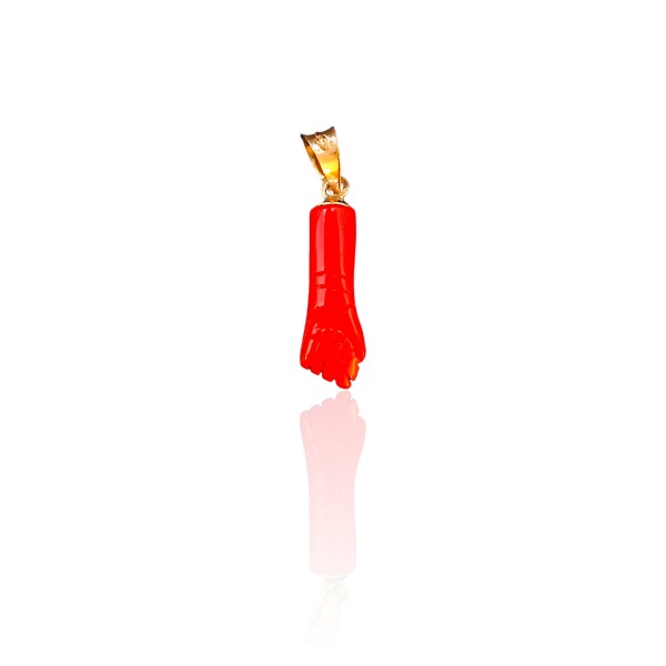Dije Puño Higa-Oro bajo-Resina roja-CP8584 Sinpiedra