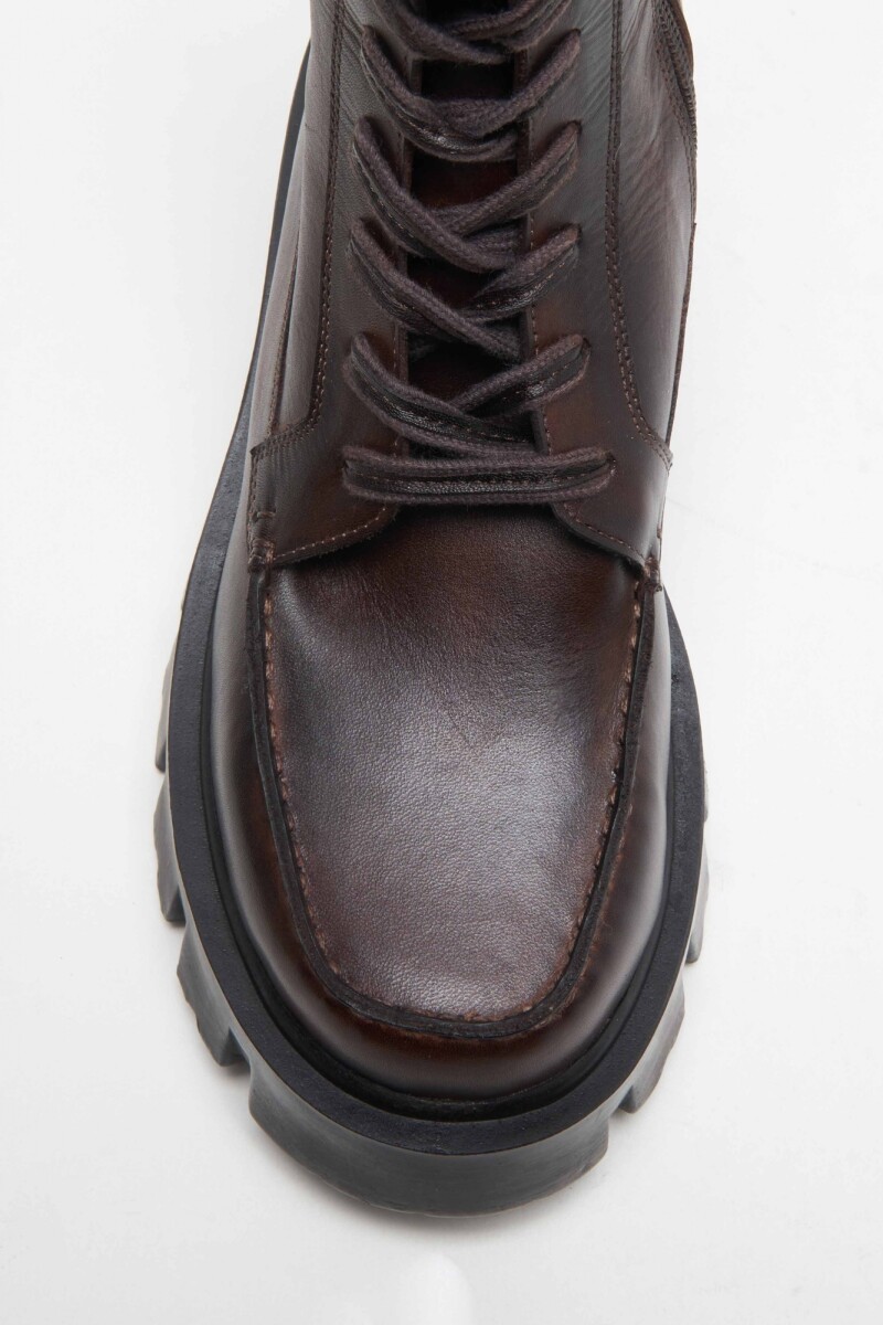 JONES LUG SOLE LACE UP BO Marron