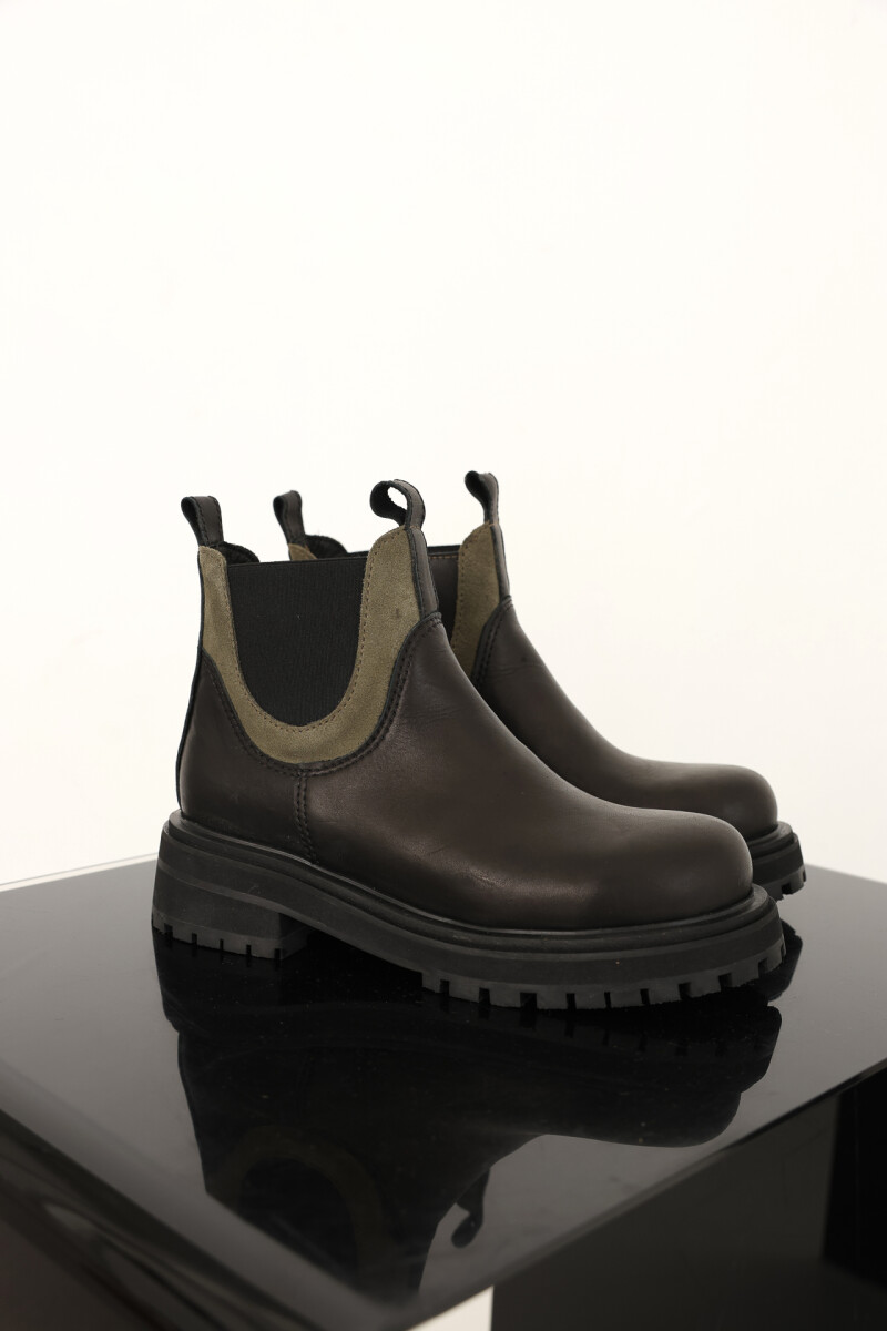 Bota Bosquera Negro/Verde