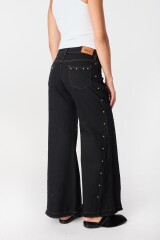 Pantalon Murra Negro con tachas