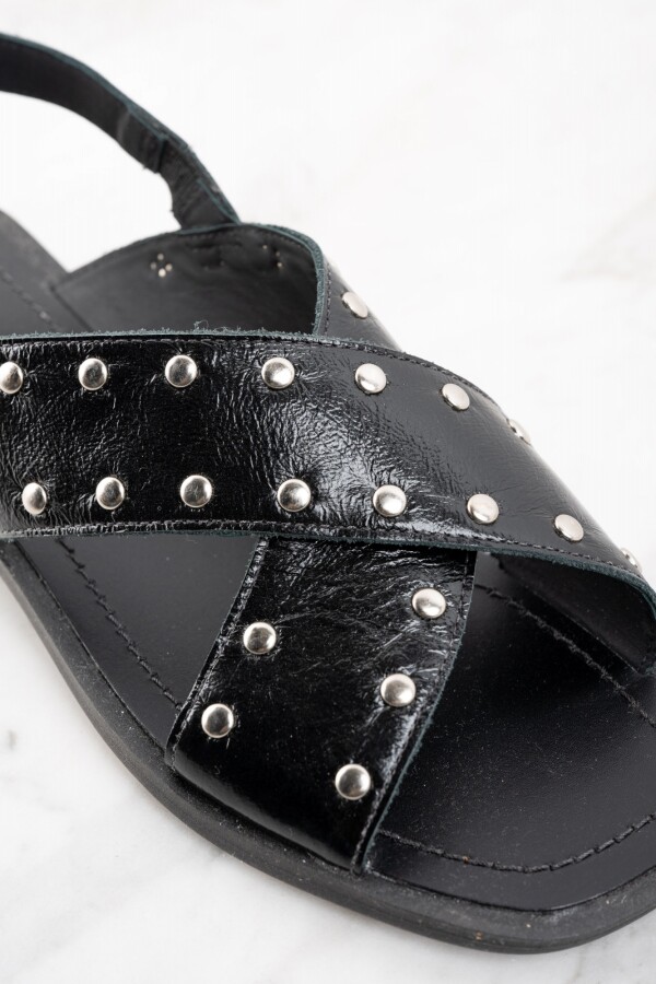 Sandalia Tachas Cuero Negro