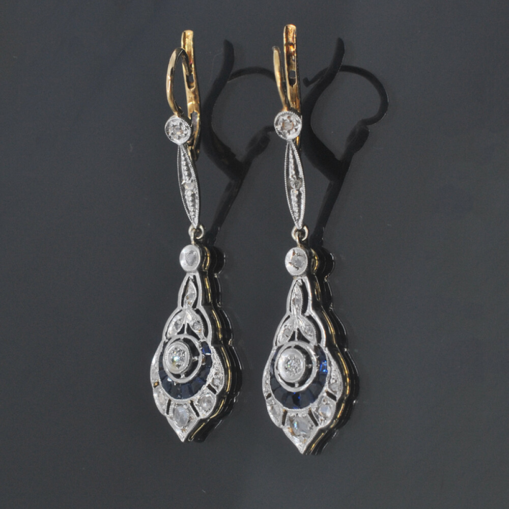 Caravanas oro 18k con brillantes, diamantes y zafiros sintéticos. Caravanas oro 18k con brillantes, diamantes y zafiros sintéticos.