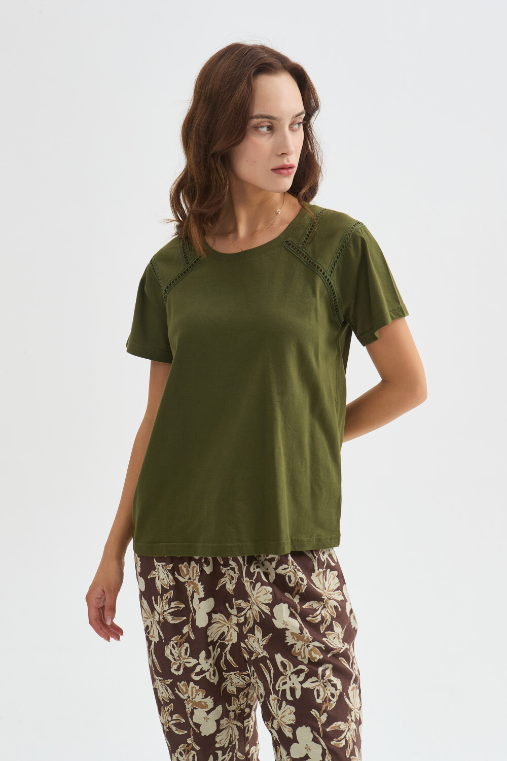 Remera Lugoj Verde Oliva Oscuro
