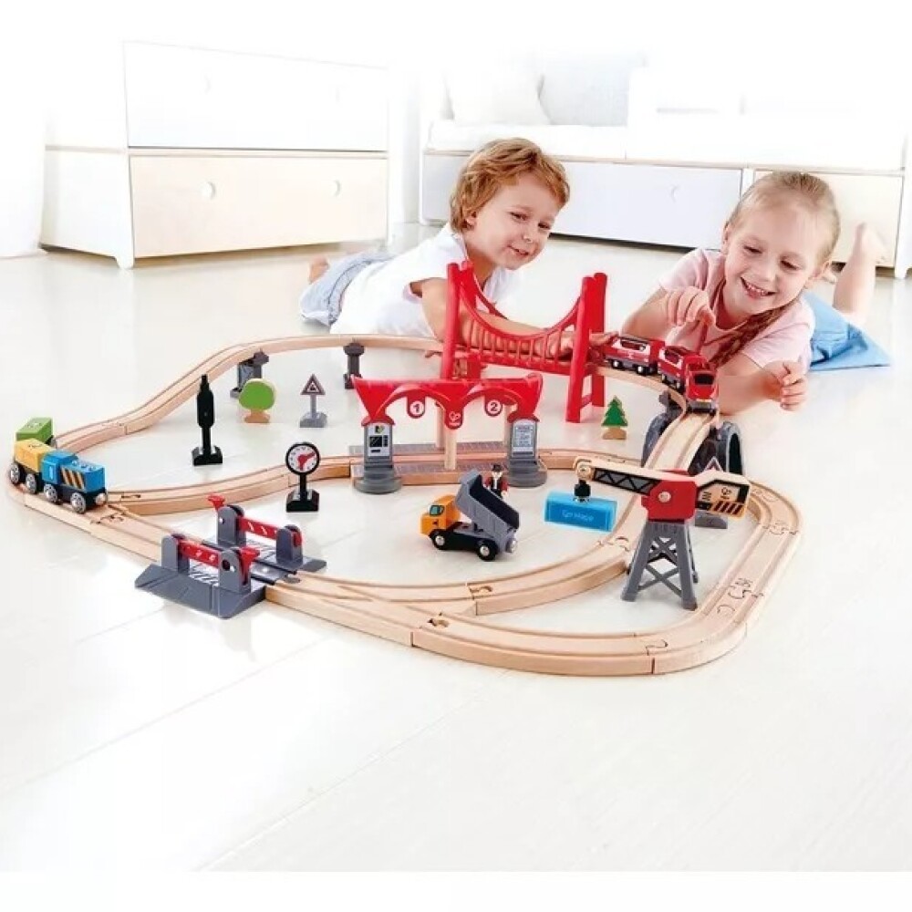 Pista circuito estacion de tren madera HAPE Pista circuito estacion de tren madera HAPE