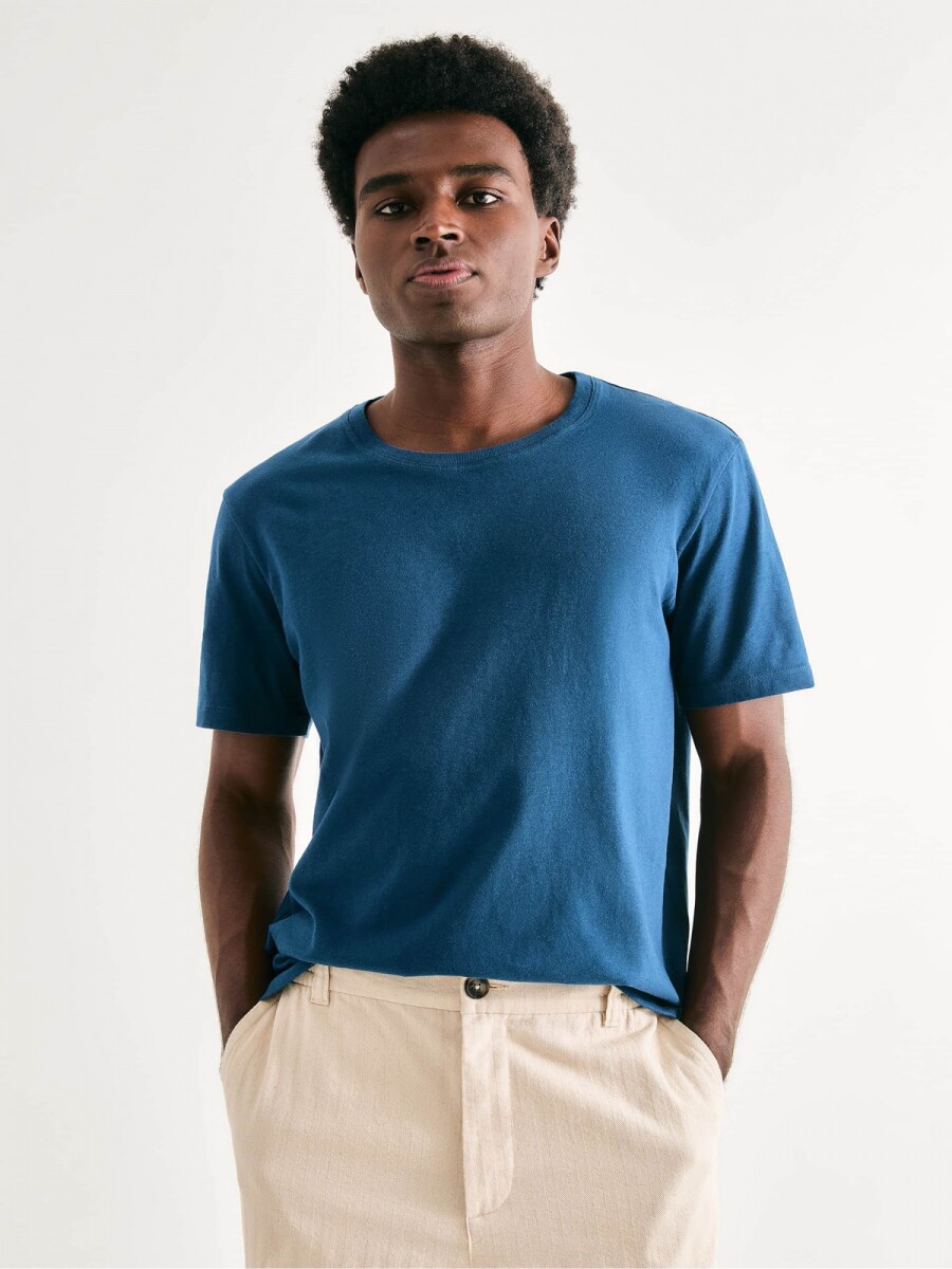CAMISETA BÁSICA UNISSEX REGULAR WORLD - AZUL 
