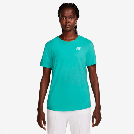 Remera Nike Sportswear Club Tee de Mujer Verde