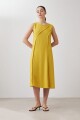 Vestido de lino acampanado con detalle desflecado pistacho