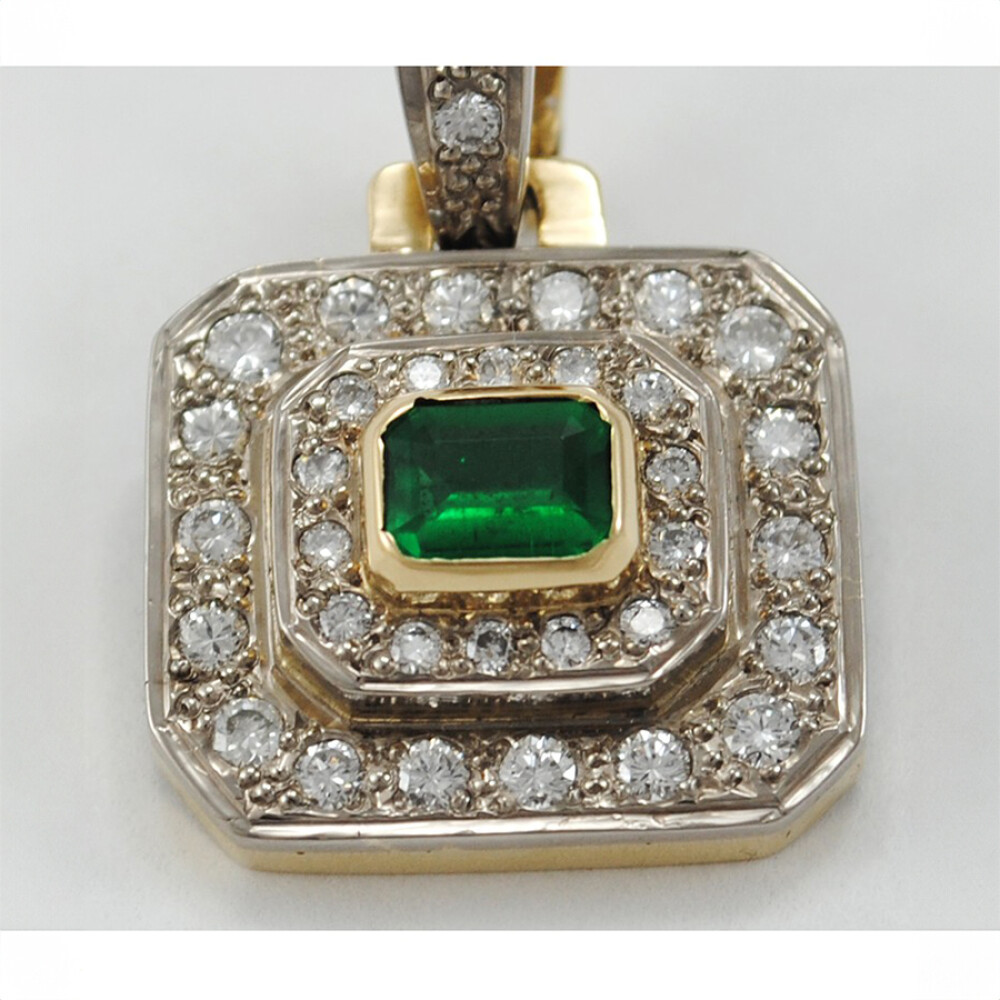 Dije En Oro 18 K, Esmeralda Y Brillantes. Hechos A Mano Dije En Oro 18 K, Esmeralda Y Brillantes. Hechos A Mano