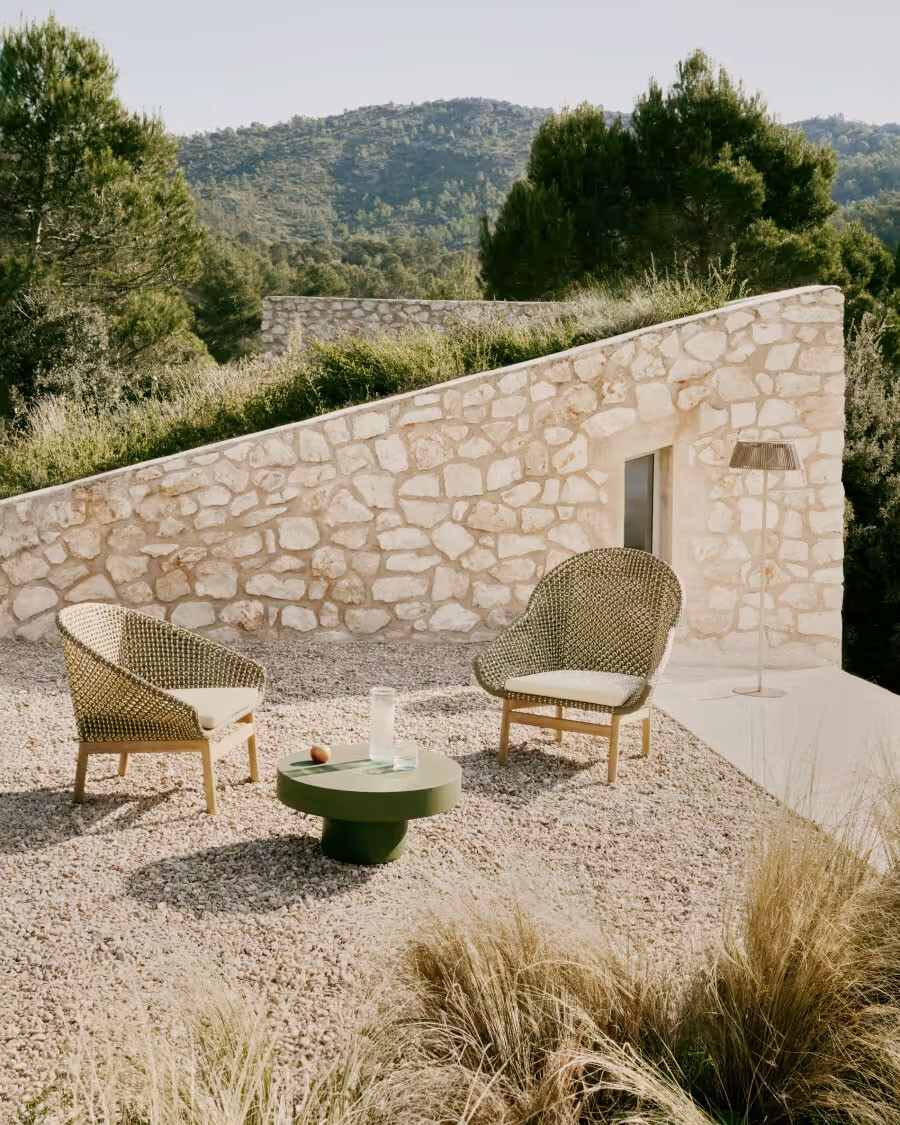 Butaca Olbia de ratán sintético y madera maciza de teca FSC 100% Butaca Olbia de ratán sintético y madera maciza de teca FSC 100%