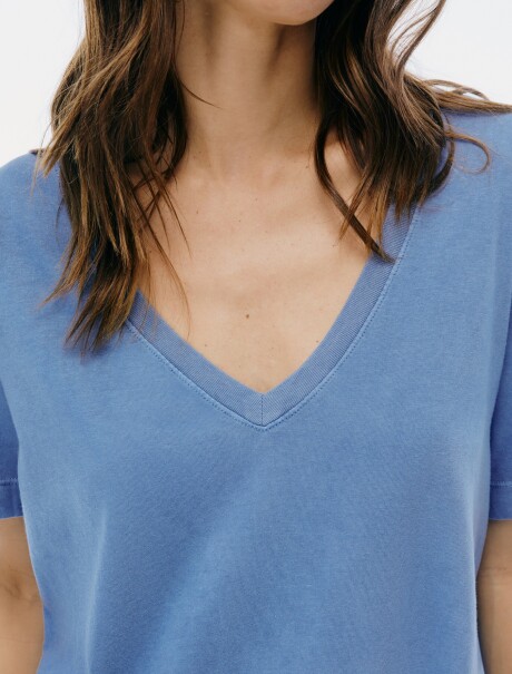 CAMISETA MANGA CORTA CUELLO EN V AZUL