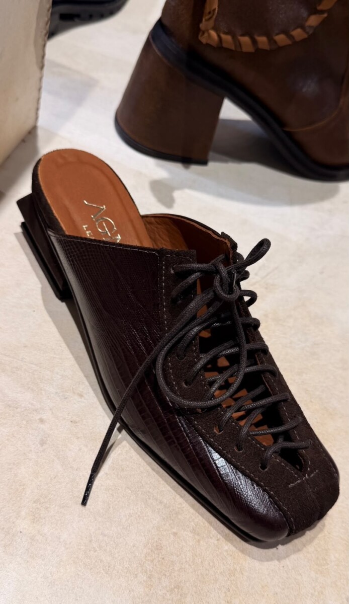 Escultura Shoes - Chocolate 