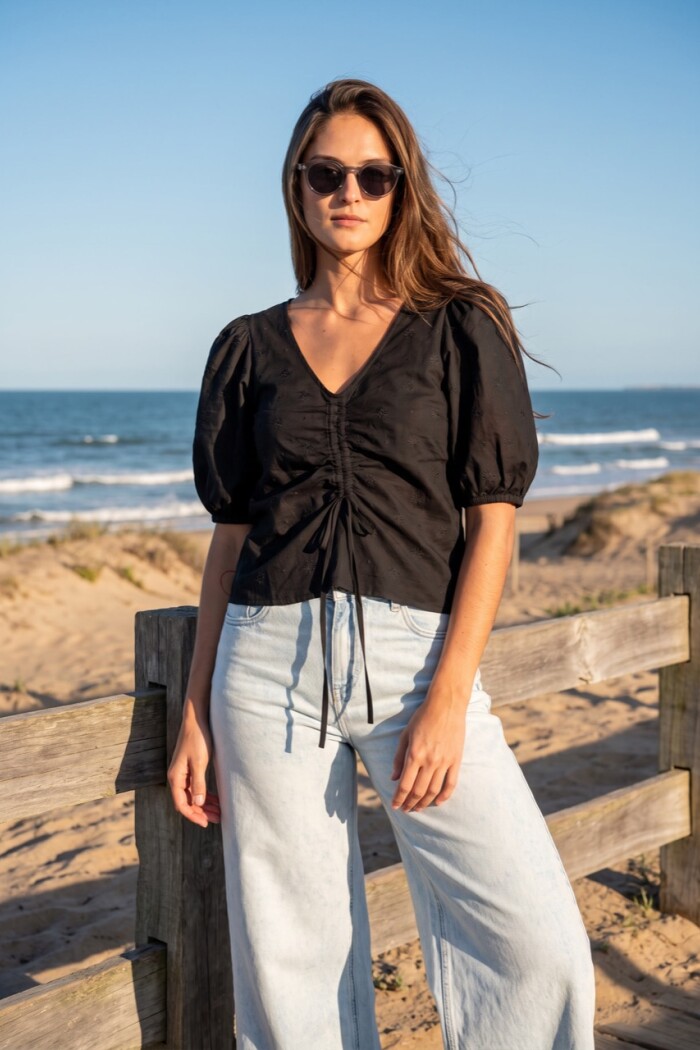 Blusa Bordada Frunces Negro