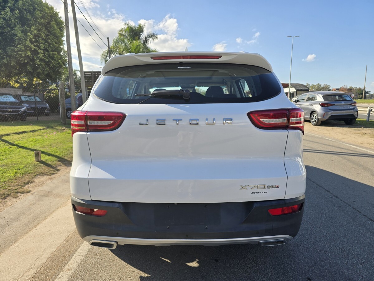 Jetour X70 Luxury 2023 EXCELENTE ESTADO! | Permuta/ Financia Jetour X70 Luxury 2023 EXCELENTE ESTADO! | Permuta/ Financia