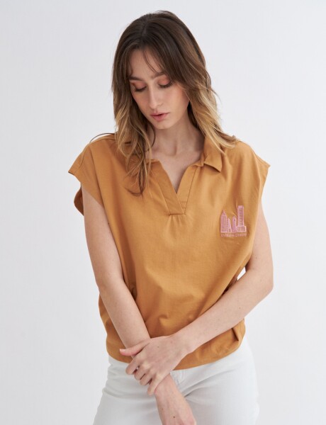 Remera Kira Camel