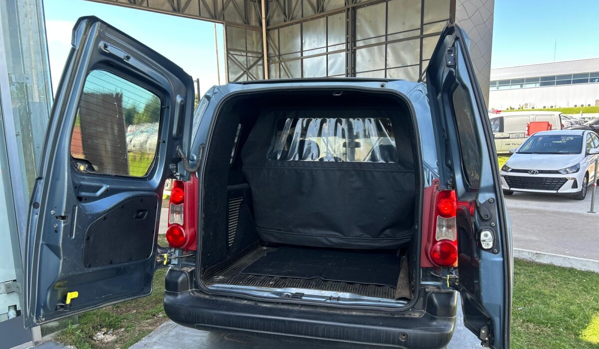 Peugeot Partner B9 5 Plz. 2010 1.6 Peugeot Partner B9 5 Plz. 2010 1.6