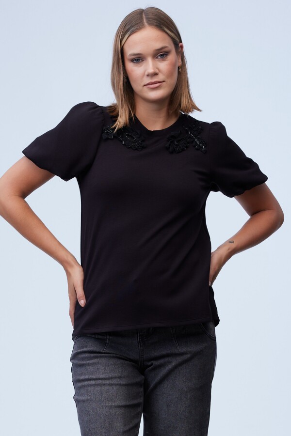 Blusa Aplique Bordado NEGRO