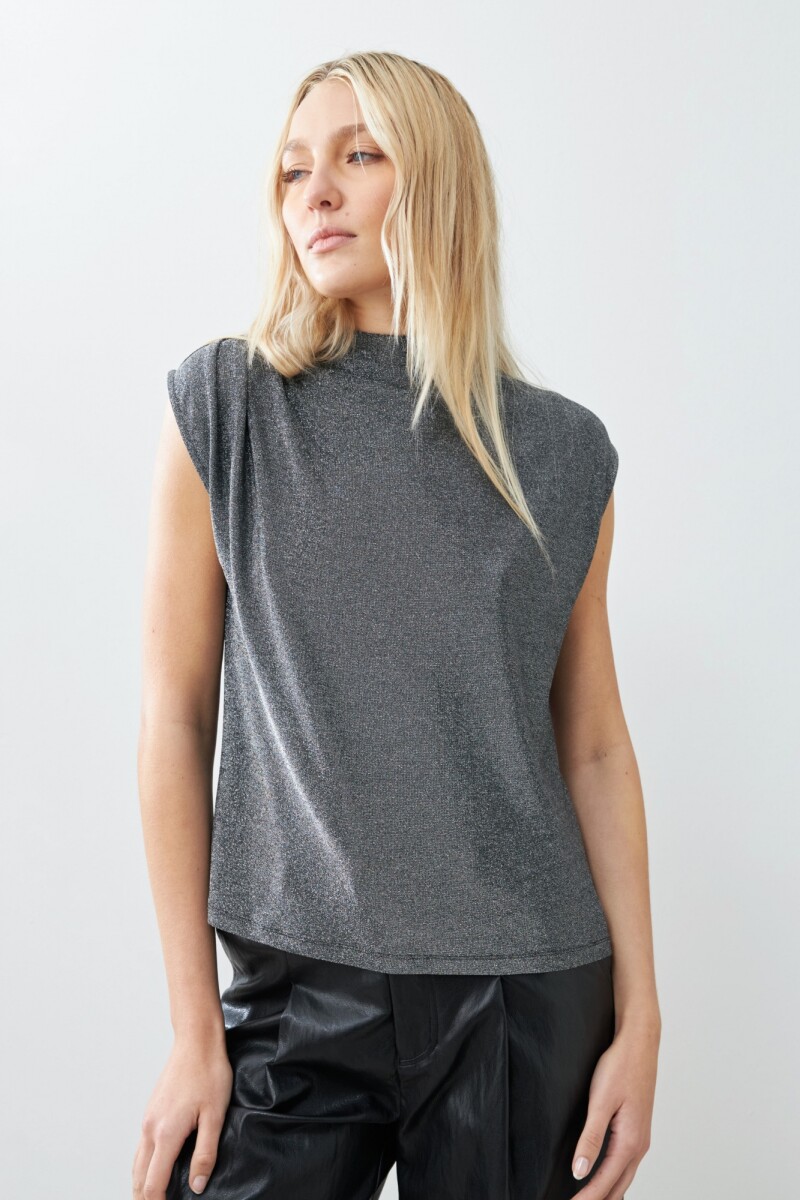 Blusa lurex con tablas en hombro plateado