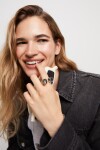 ANILLO BAÑADO EN ORO 18K CON CRISTAL NEGRO Anillo