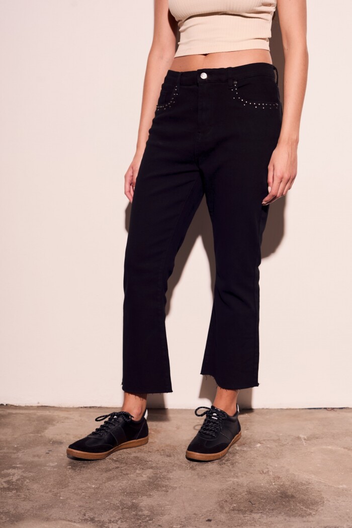 Jean Flare Tachas Negro