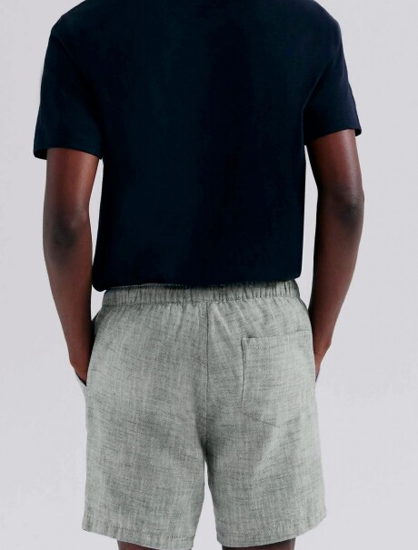 BERMUDA EN TELA TEXTURIZADA CELESTE