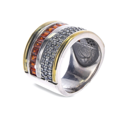 Anillo de plata 925 y double en oro 18 ktes con circonias. Anillo de plata 925 y double en oro 18 ktes con circonias.