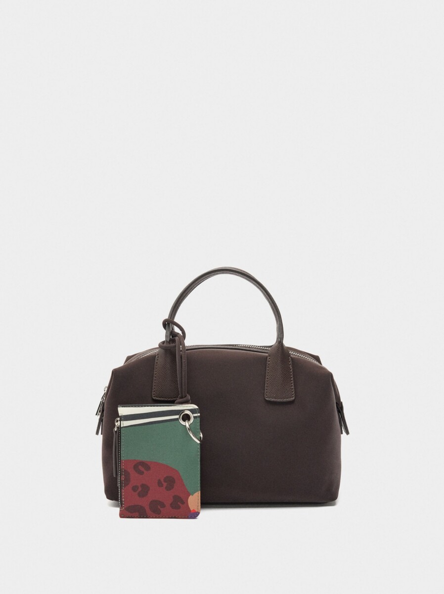 Bolso Tote Textura Suave Con Colgante - marron 