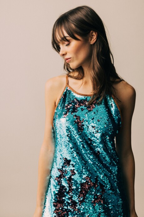 Using Dress Turquesa