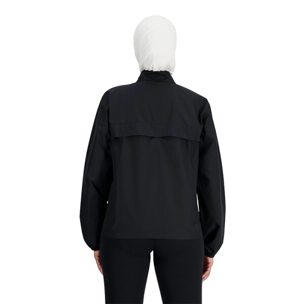 Campera New Balance Active Woven Negro