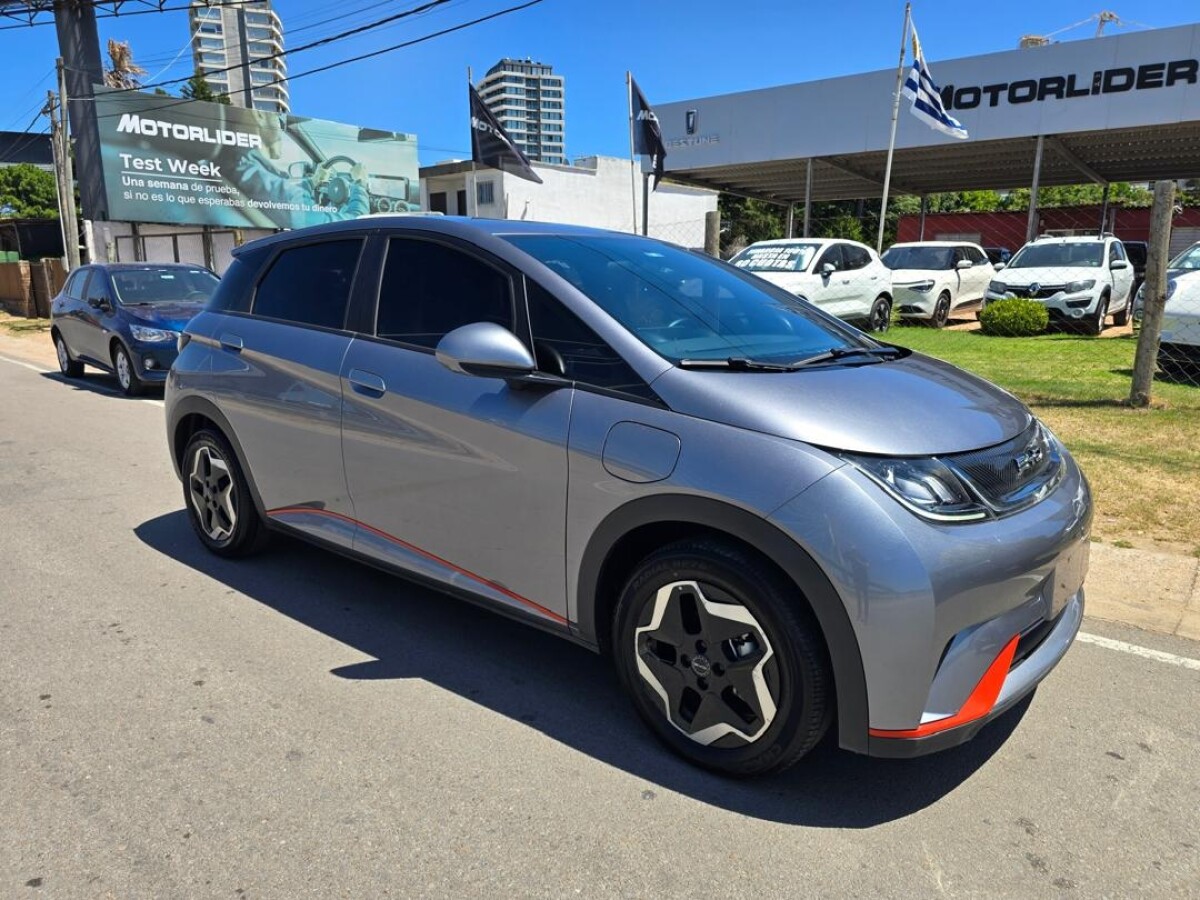 BYD e2 GS 100% eléctrico Extra Ful | Permuta / Financia BYD e2 GS 100% eléctrico Extra Ful | Permuta / Financia