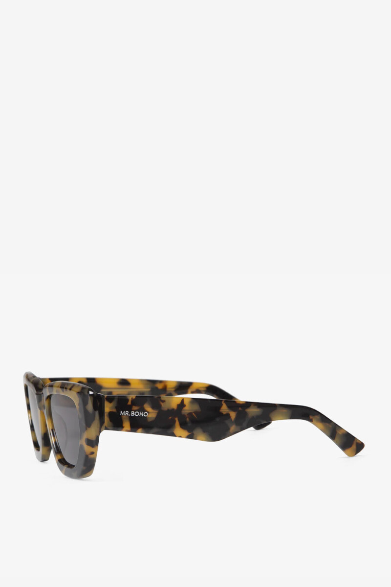 Madalena HC Tortoise Crudo