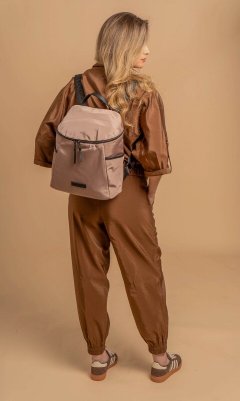 MOCHILA VIOLETA TOPO