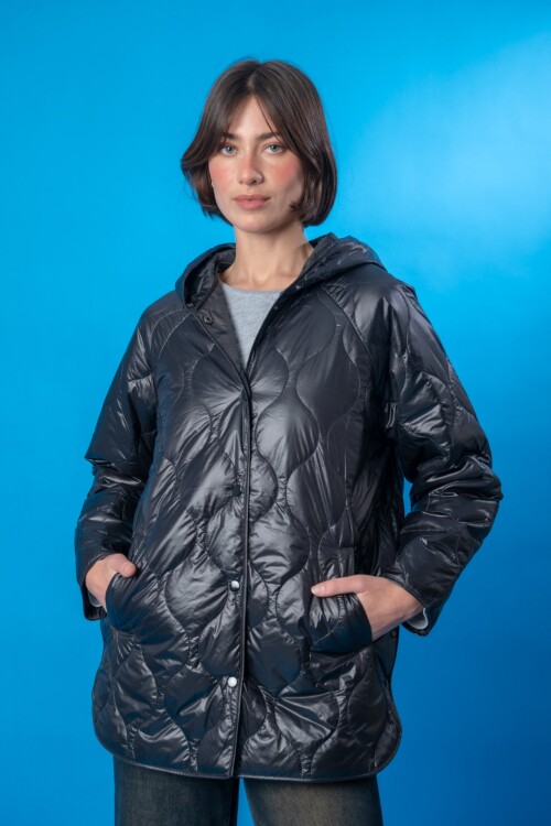Campera con capucha Negro