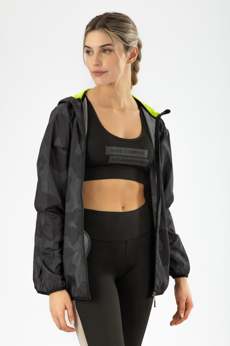 Campera micro comprimible estampada Negro