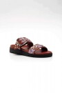 REVELRY STUDDED SANDAL Rojo