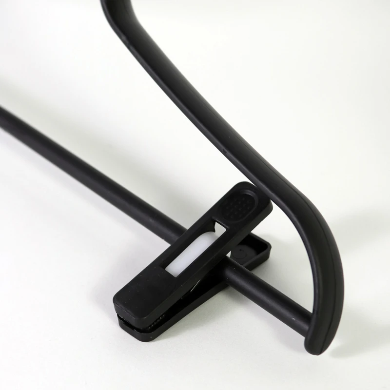 PERCHA PLAST NEGRO C/GANCHO 40X22CM Unica
