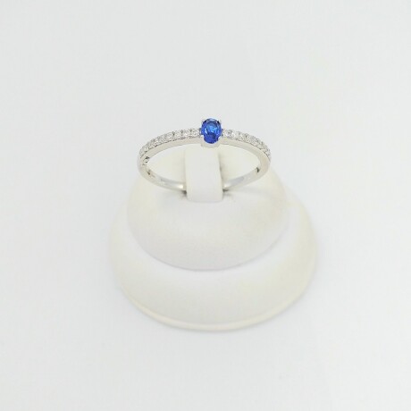 Anillo de plata 925 con circonias. Anillo de plata 925 con circonias.