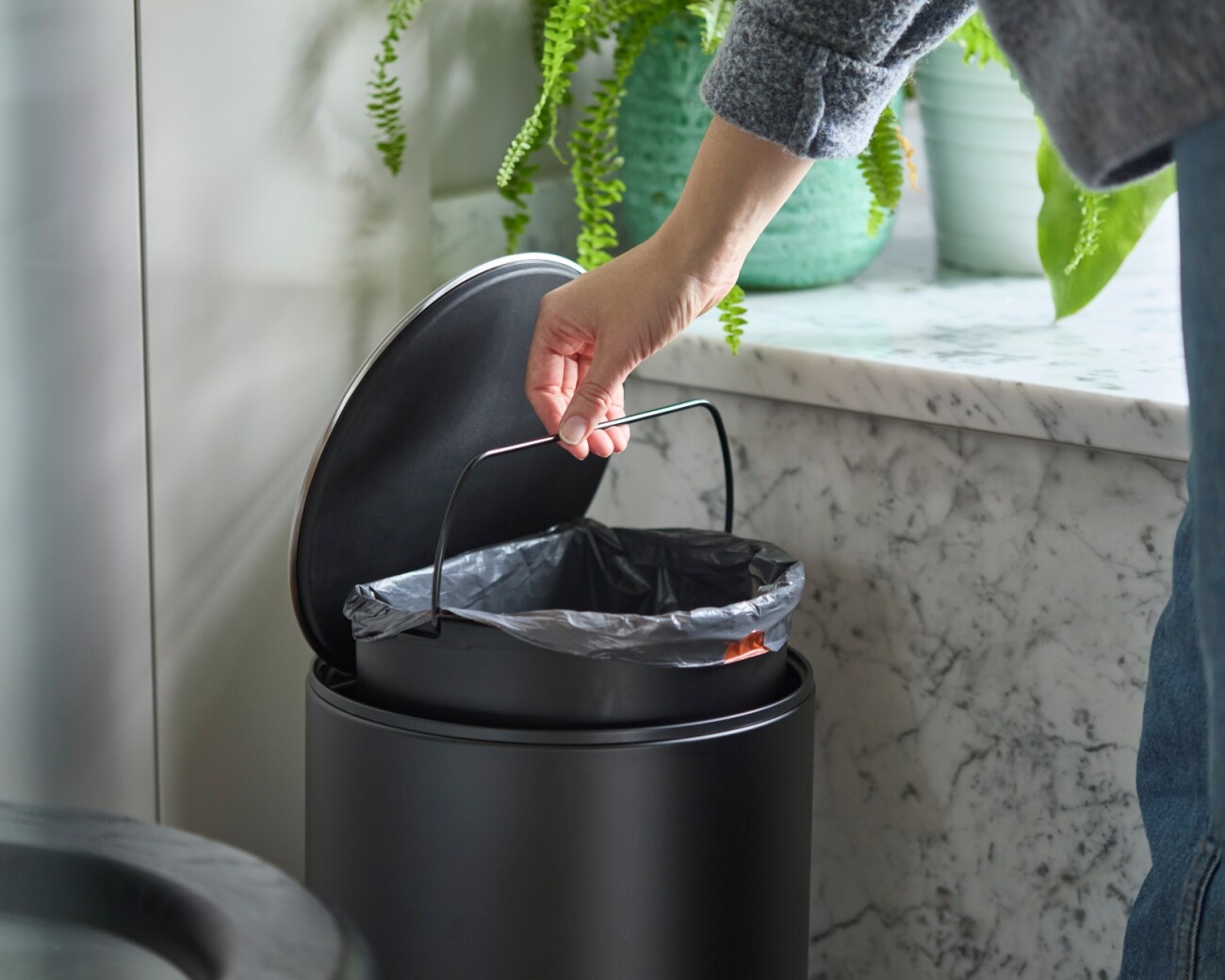 Papelera con Pedal 10 L Negra Joseph Joseph Arc™- PREVENTA Papelera con Pedal 10 L Negra Joseph Joseph Arc™- PREVENTA