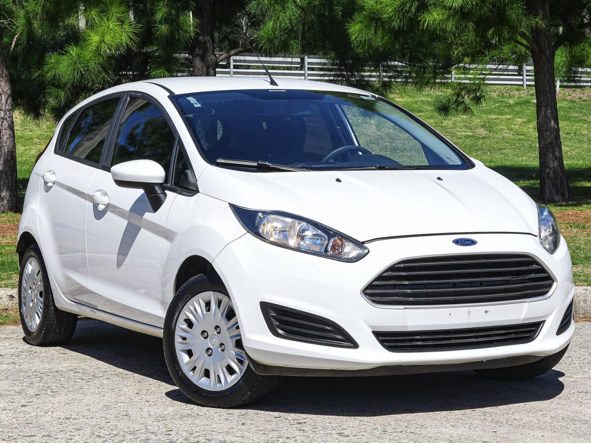 Ford Fiesta S 1.6 Extra Full 2015 EXCELENTE ESTADO! Ford Fiesta S 1.6 Extra Full 2015 EXCELENTE ESTADO!