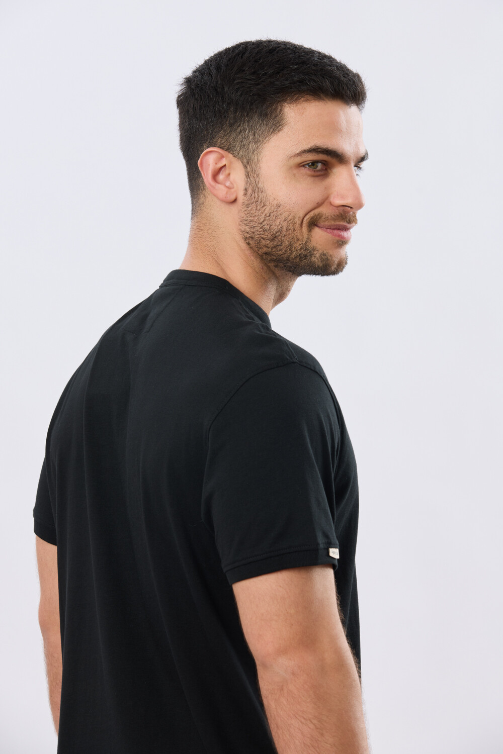 REMERA POLO CUELLO MAO Negro