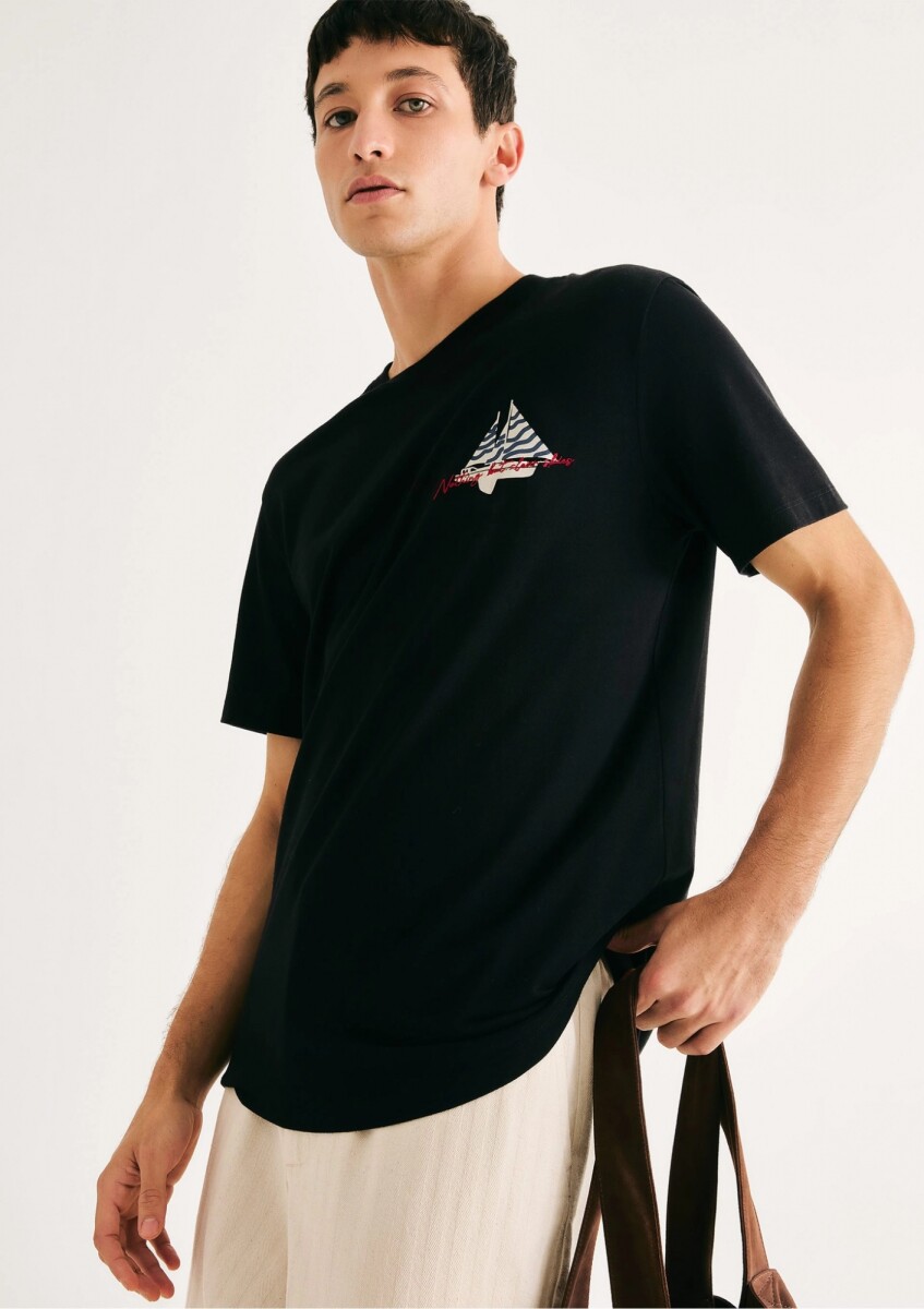 CAMISETA CON ESTAMPA - NEGRO 