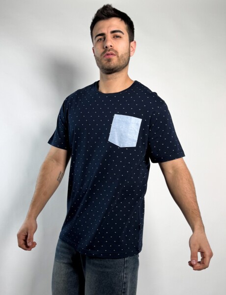 Remera estampada con bolsillo Calamaro Azul