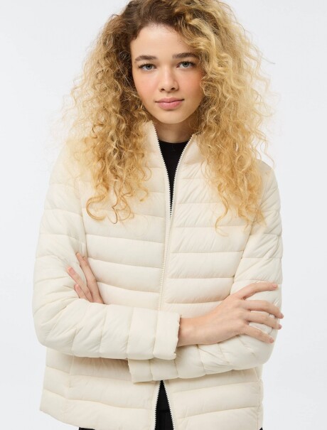 CAMPERA PUFFER CON BOLSILLOS BEIGE
